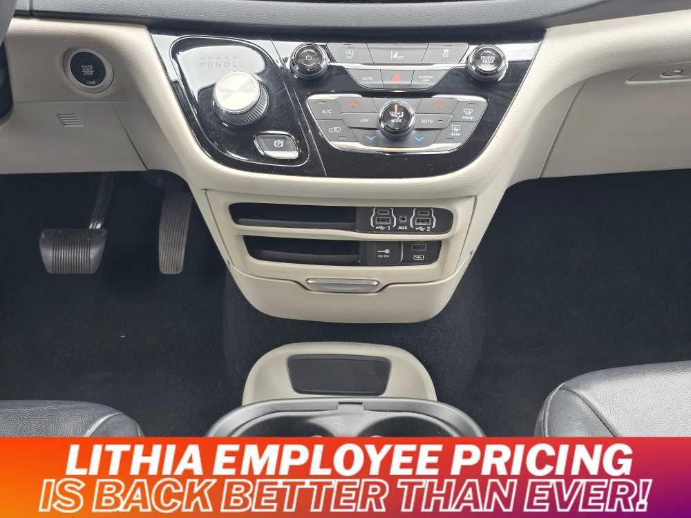 used 2022 Chrysler Pacifica car, priced at $24,995