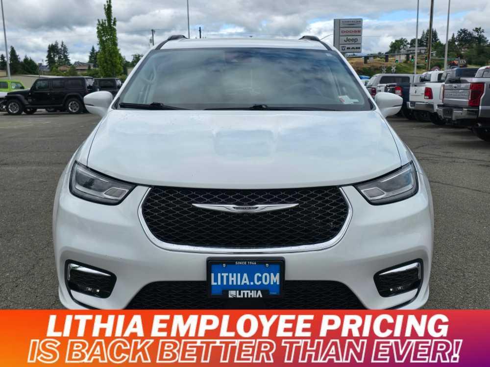 used 2022 Chrysler Pacifica car, priced at $24,995