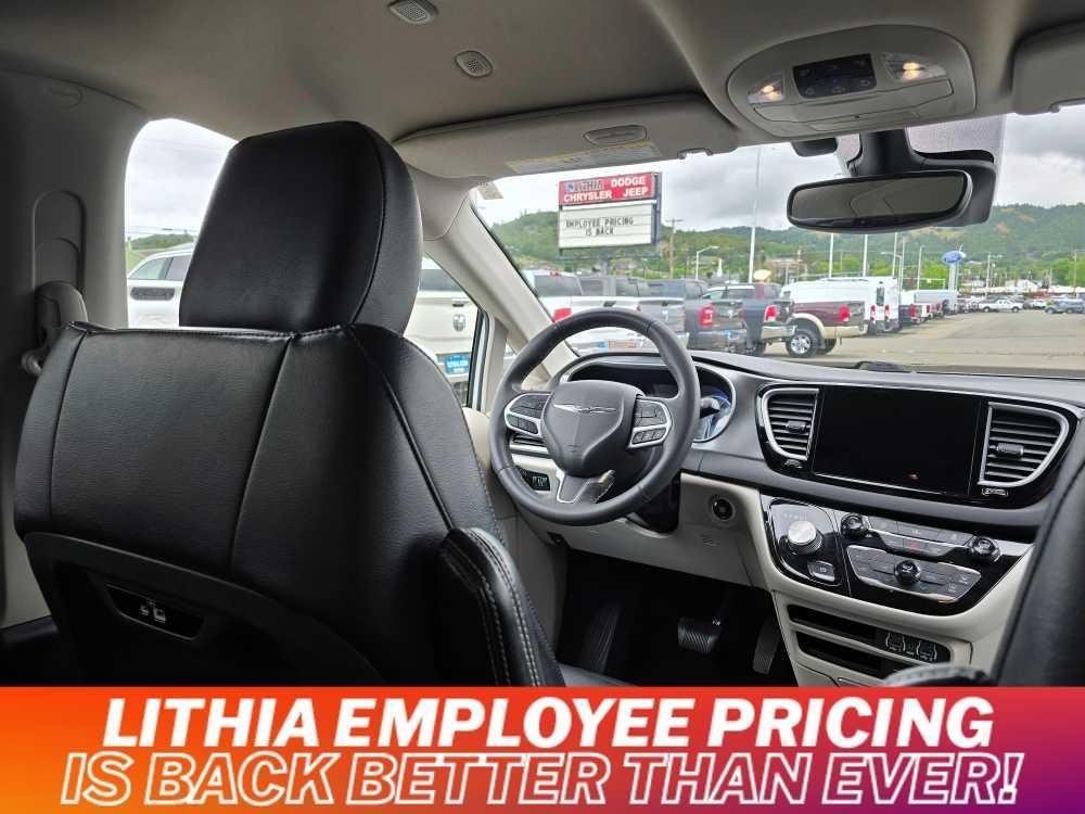used 2022 Chrysler Pacifica car, priced at $24,995