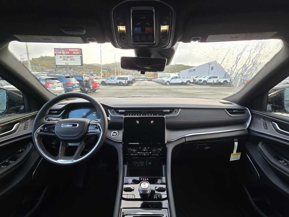 new 2025 Jeep Grand Cherokee car, priced at $56,995