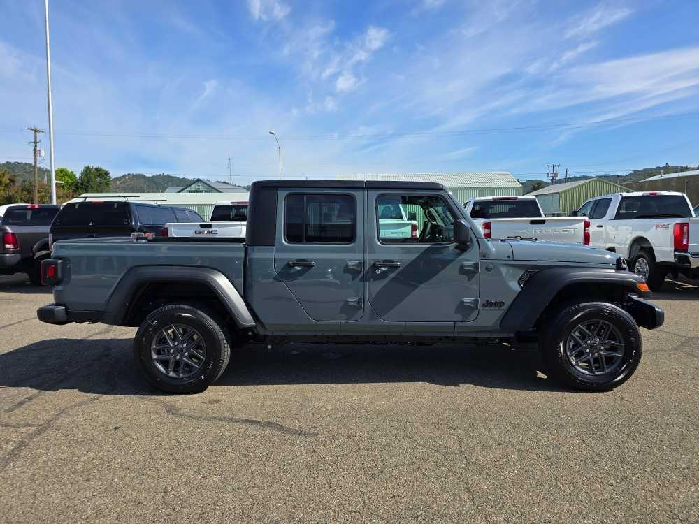 new 2025 Jeep Gladiator car, priced at $46,995