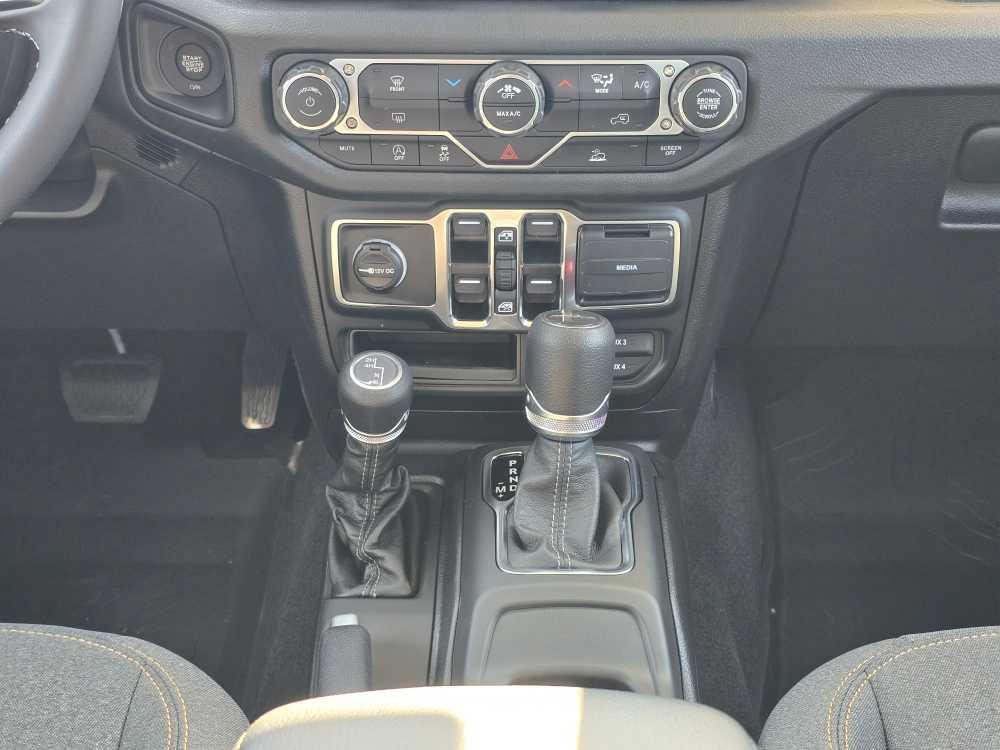 new 2025 Jeep Gladiator car, priced at $46,995