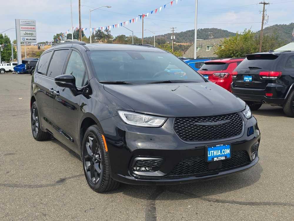 new 2026 Chrysler Pacifica car, priced at $45,495
