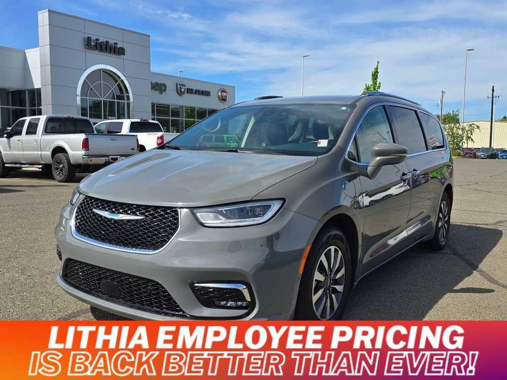 used 2021 Chrysler Pacifica Hybrid car, priced at $24,495