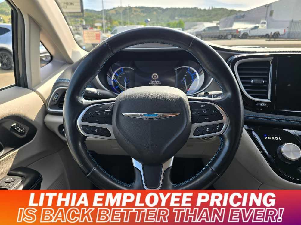 used 2021 Chrysler Pacifica Hybrid car, priced at $23,995