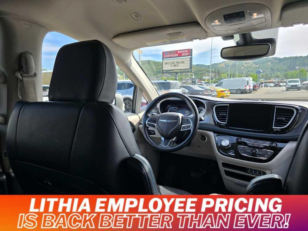 used 2021 Chrysler Pacifica Hybrid car, priced at $23,995