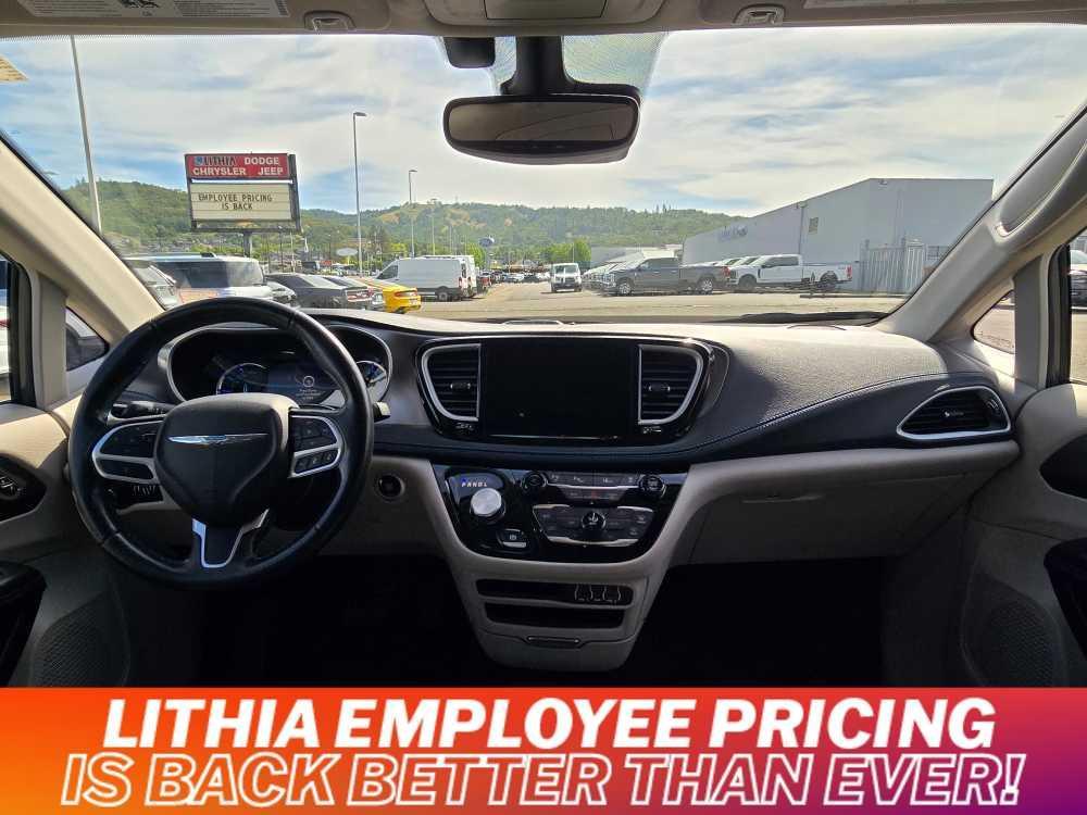 used 2021 Chrysler Pacifica Hybrid car, priced at $23,995