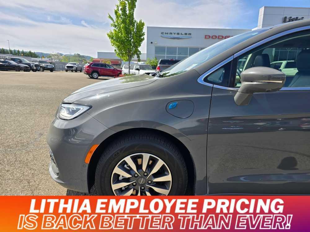 used 2021 Chrysler Pacifica Hybrid car, priced at $23,995