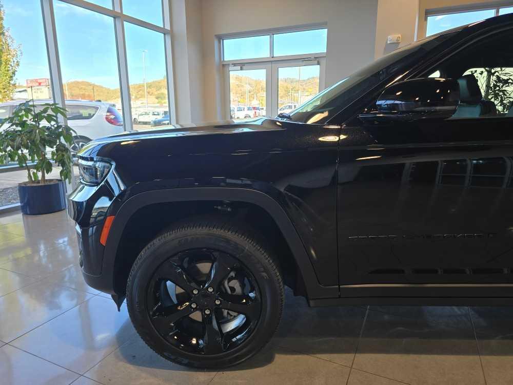 new 2025 Jeep Grand Cherokee car, priced at $44,995