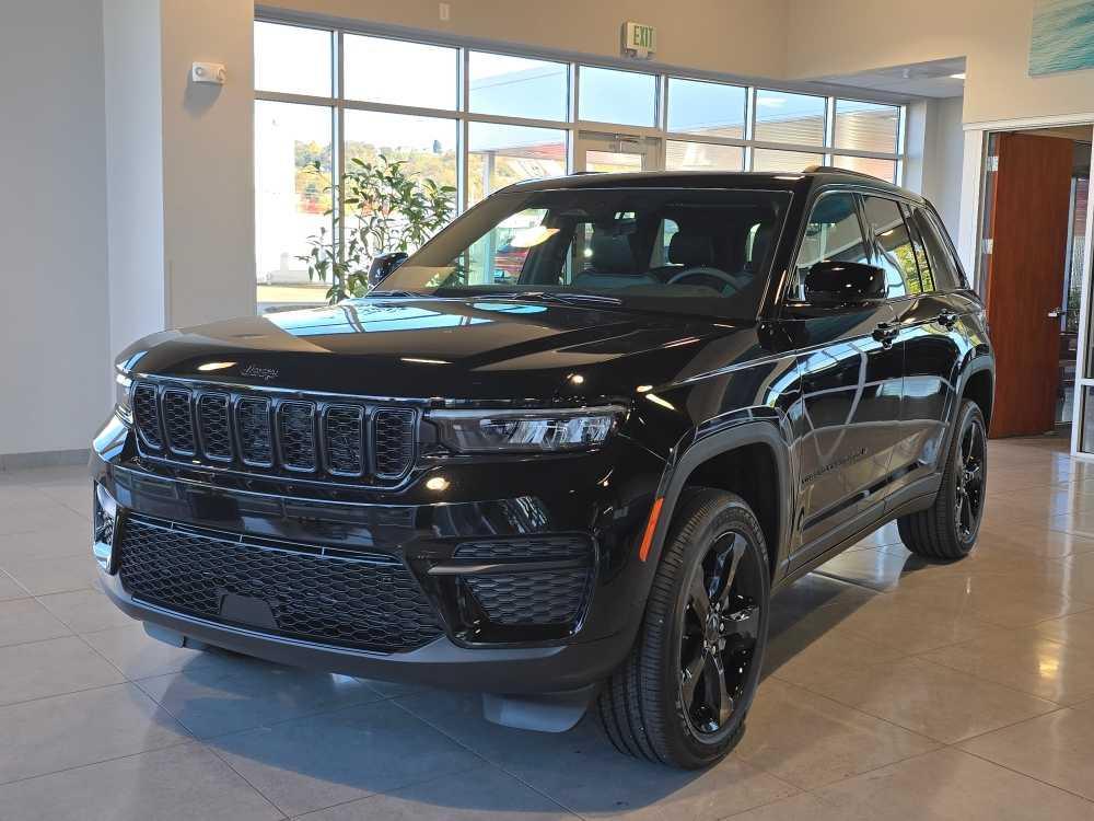 new 2025 Jeep Grand Cherokee car, priced at $44,995