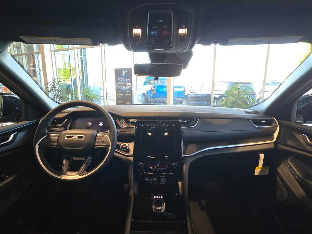 new 2025 Jeep Grand Cherokee car, priced at $44,995