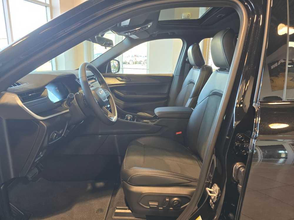 new 2025 Jeep Grand Cherokee car, priced at $44,995