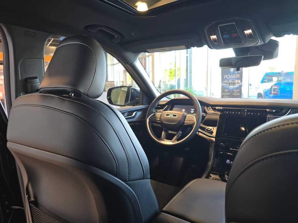 new 2025 Jeep Grand Cherokee car, priced at $44,995