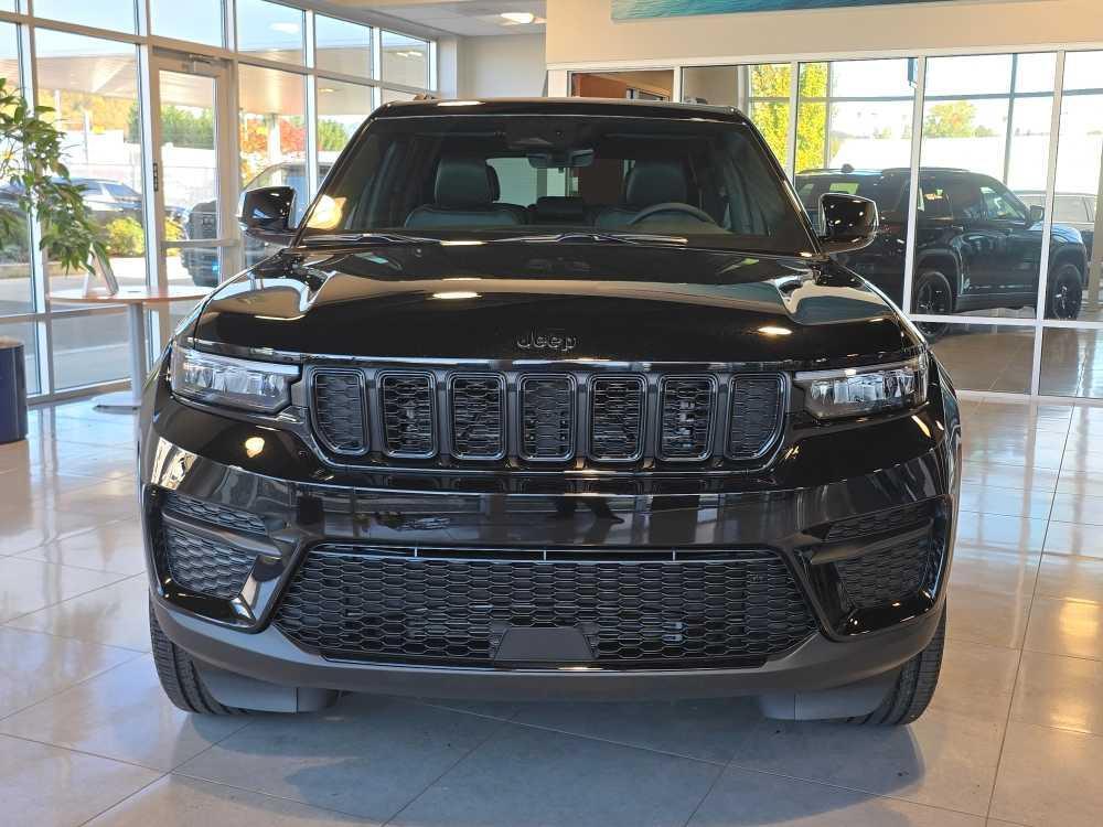 new 2025 Jeep Grand Cherokee car, priced at $44,995
