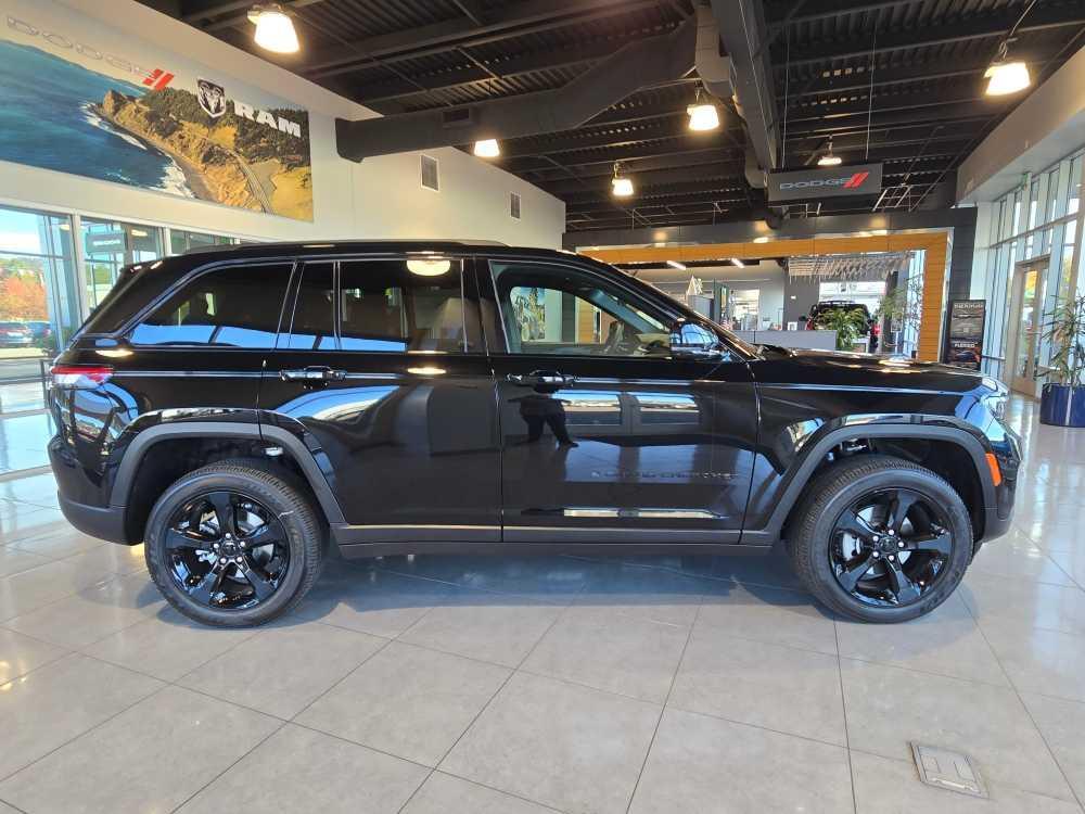 new 2025 Jeep Grand Cherokee car, priced at $44,995
