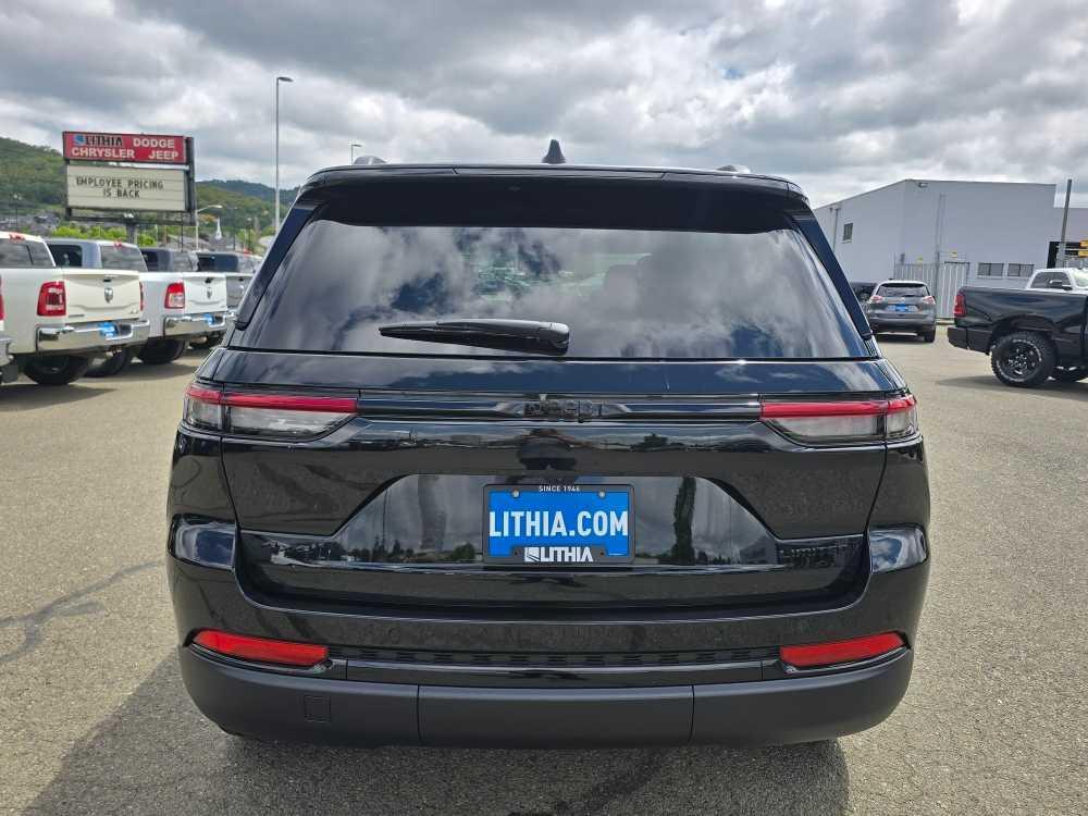 new 2025 Jeep Grand Cherokee car, priced at $48,995