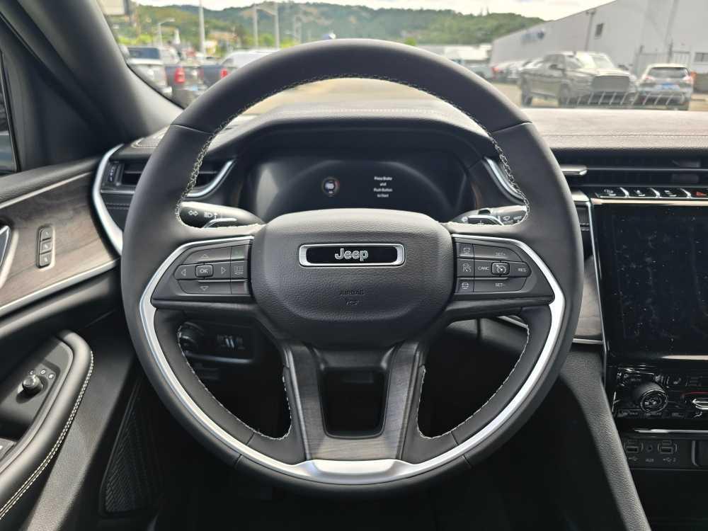 new 2025 Jeep Grand Cherokee car, priced at $48,995