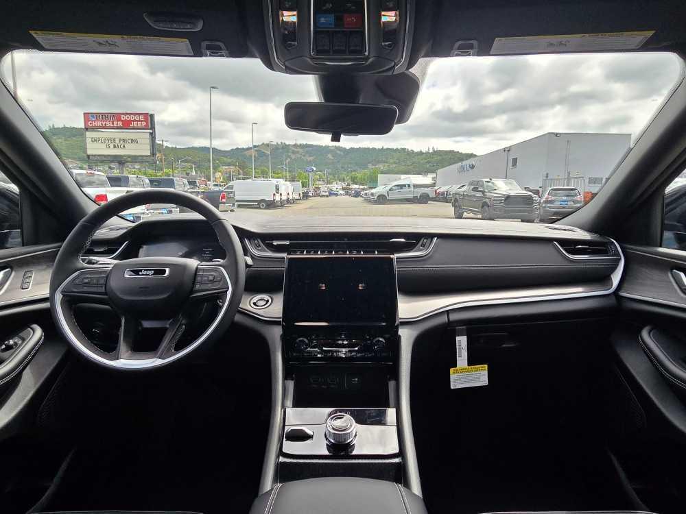 new 2025 Jeep Grand Cherokee car, priced at $48,995