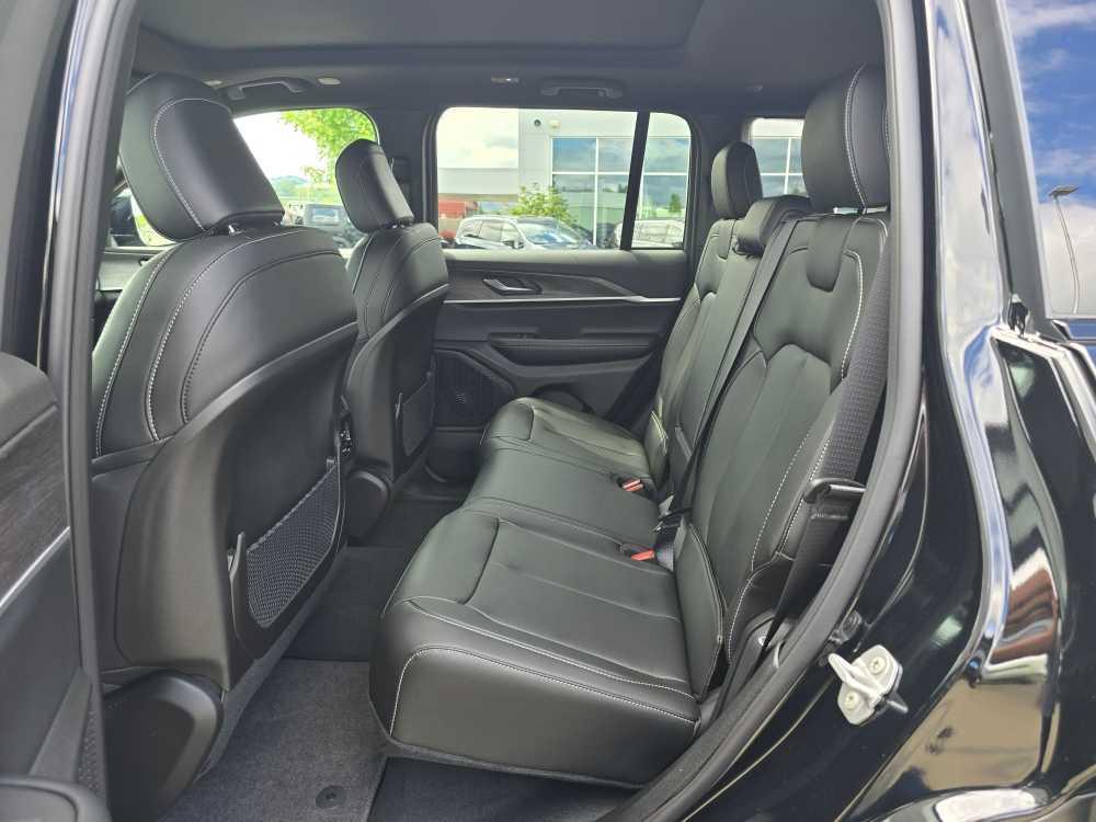new 2025 Jeep Grand Cherokee car, priced at $48,995