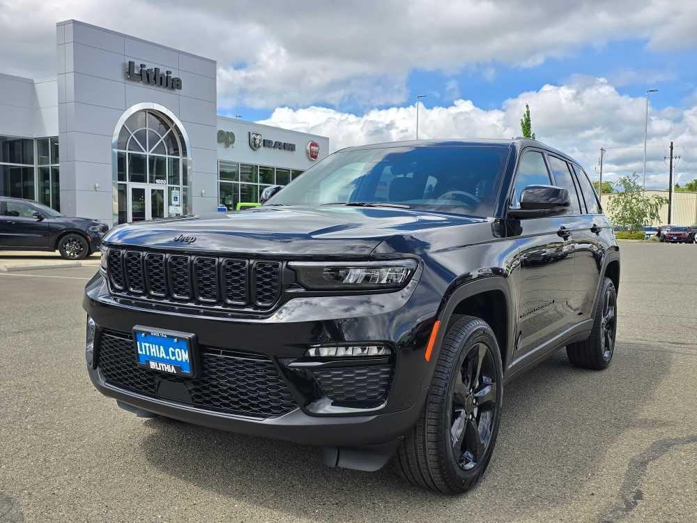 new 2025 Jeep Grand Cherokee car, priced at $43,995