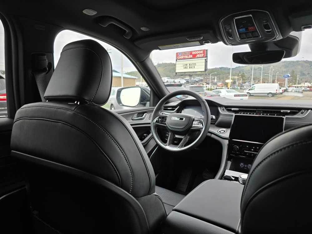 new 2025 Jeep Grand Cherokee L car, priced at $53,995