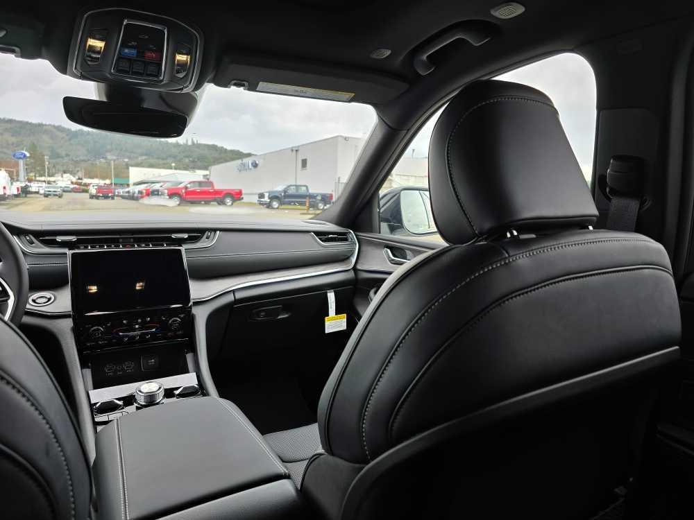 new 2025 Jeep Grand Cherokee L car, priced at $53,995