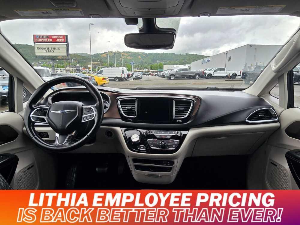 used 2018 Chrysler Pacifica car, priced at $15,995