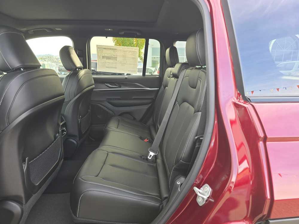 new 2025 Jeep Grand Cherokee car, priced at $51,995