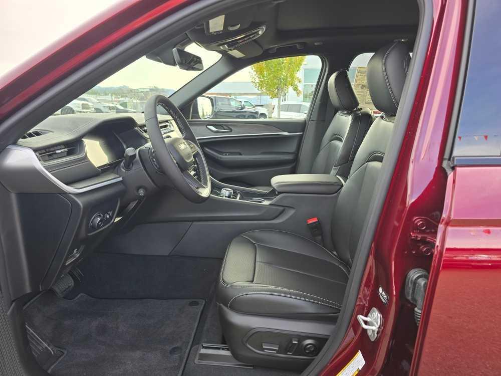 new 2025 Jeep Grand Cherokee car, priced at $51,995