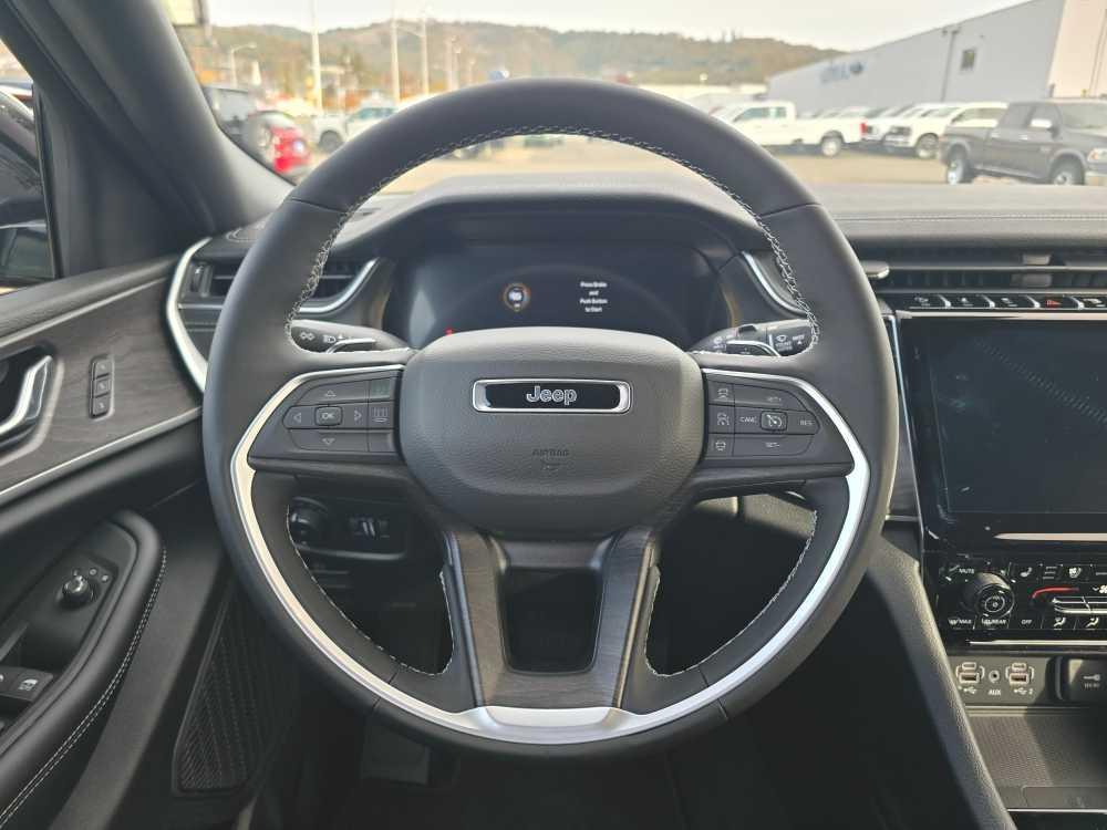 new 2025 Jeep Grand Cherokee car, priced at $51,995