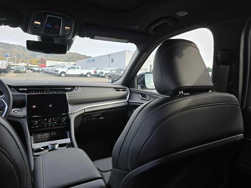 new 2025 Jeep Grand Cherokee car, priced at $51,995