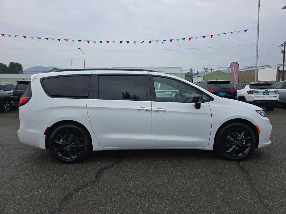 new 2026 Chrysler Pacifica car, priced at $48,995