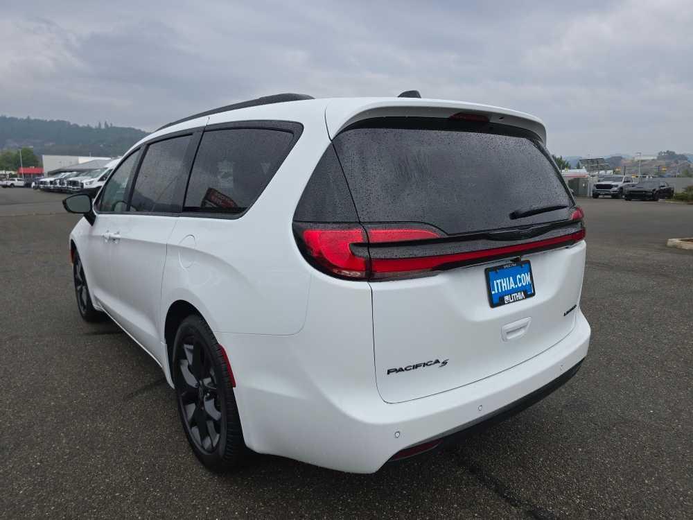 new 2026 Chrysler Pacifica car, priced at $48,995