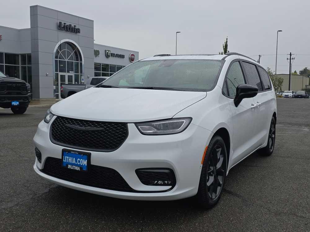 new 2026 Chrysler Pacifica car, priced at $48,995