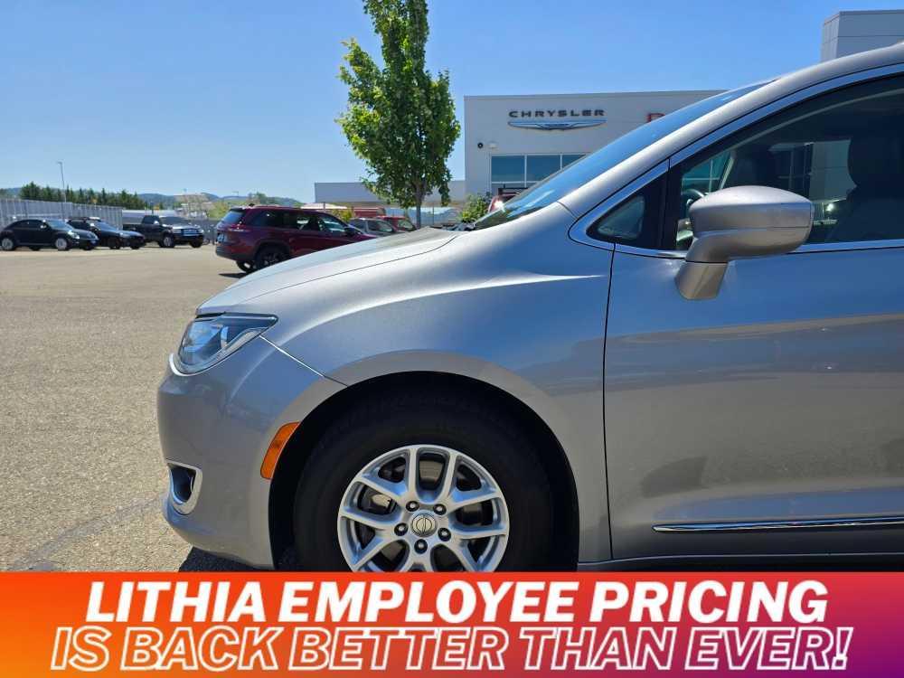 used 2020 Chrysler Pacifica car, priced at $18,995