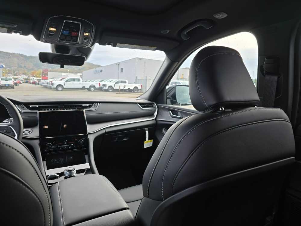new 2025 Jeep Grand Cherokee car, priced at $50,245