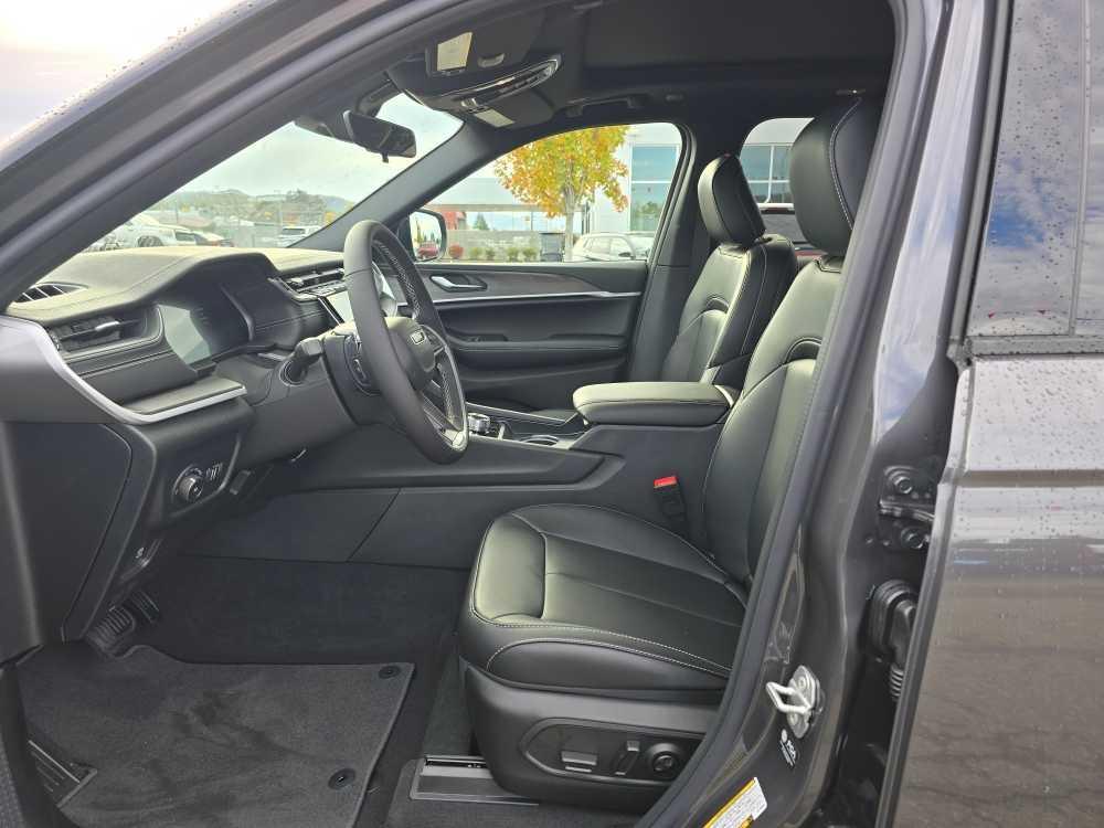 new 2025 Jeep Grand Cherokee car, priced at $50,245