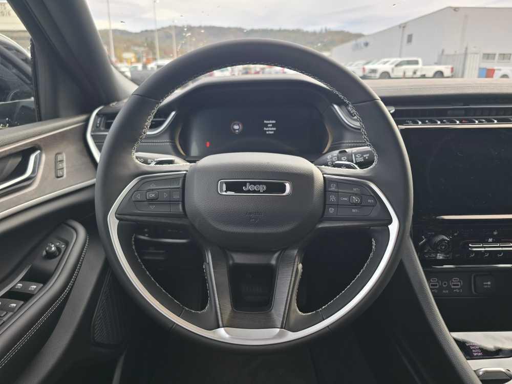 new 2025 Jeep Grand Cherokee car, priced at $50,245