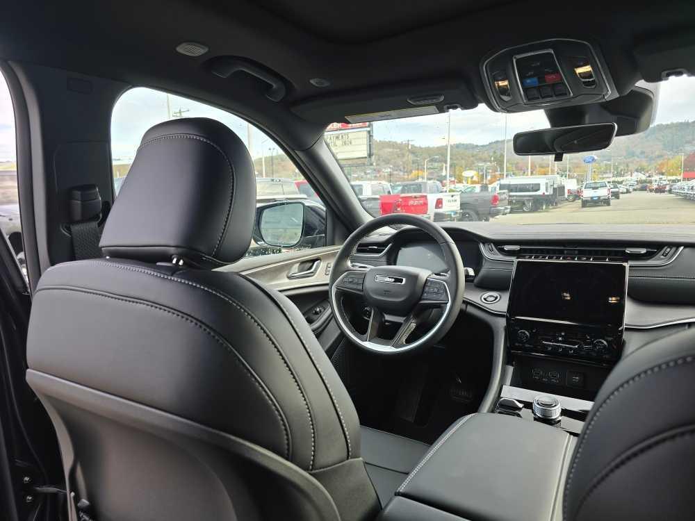 new 2025 Jeep Grand Cherokee car, priced at $50,245