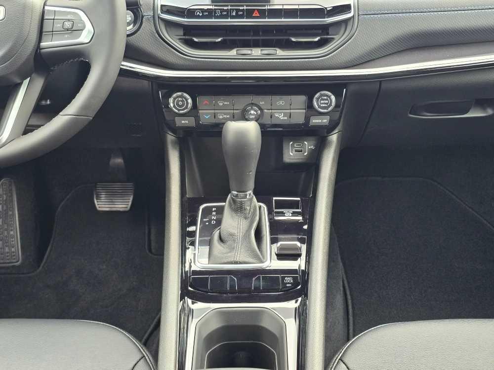 new 2025 Jeep Compass car, priced at $27,995