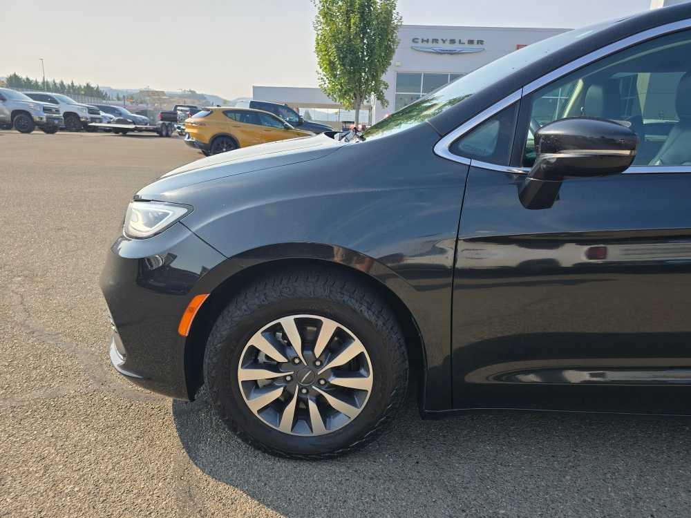 used 2021 Chrysler Pacifica car, priced at $20,995