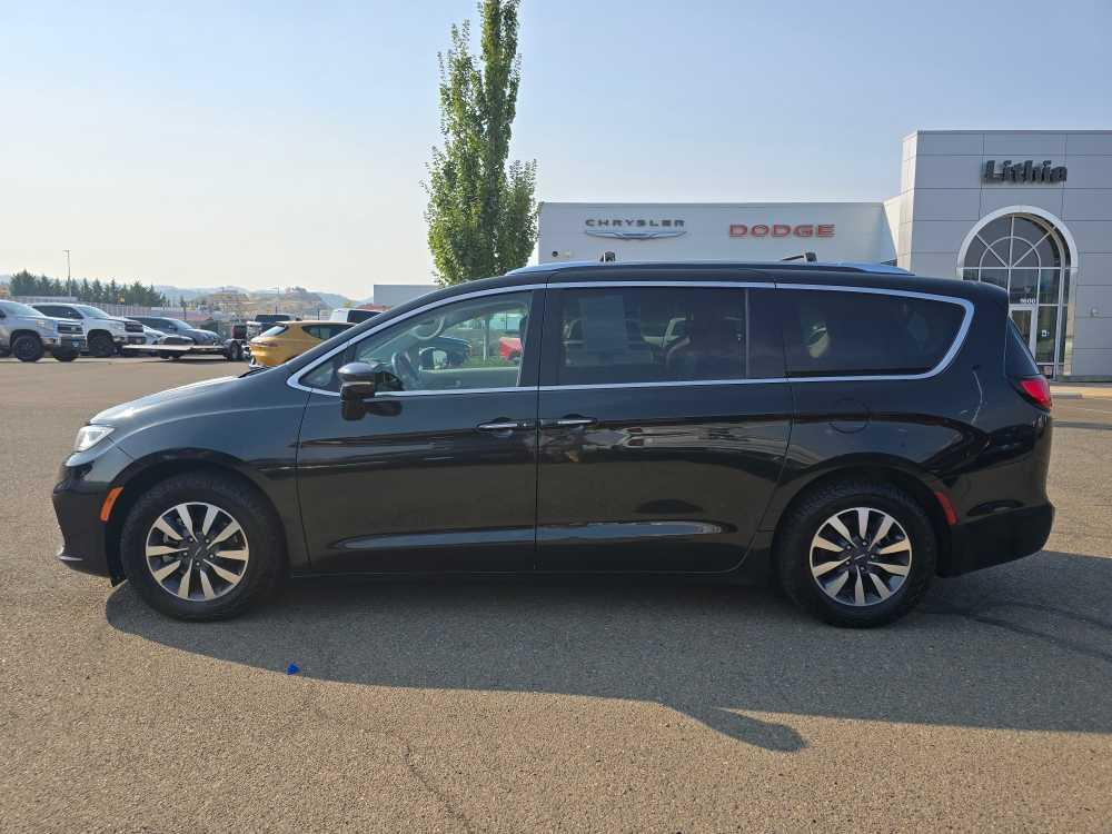 used 2021 Chrysler Pacifica car, priced at $20,995