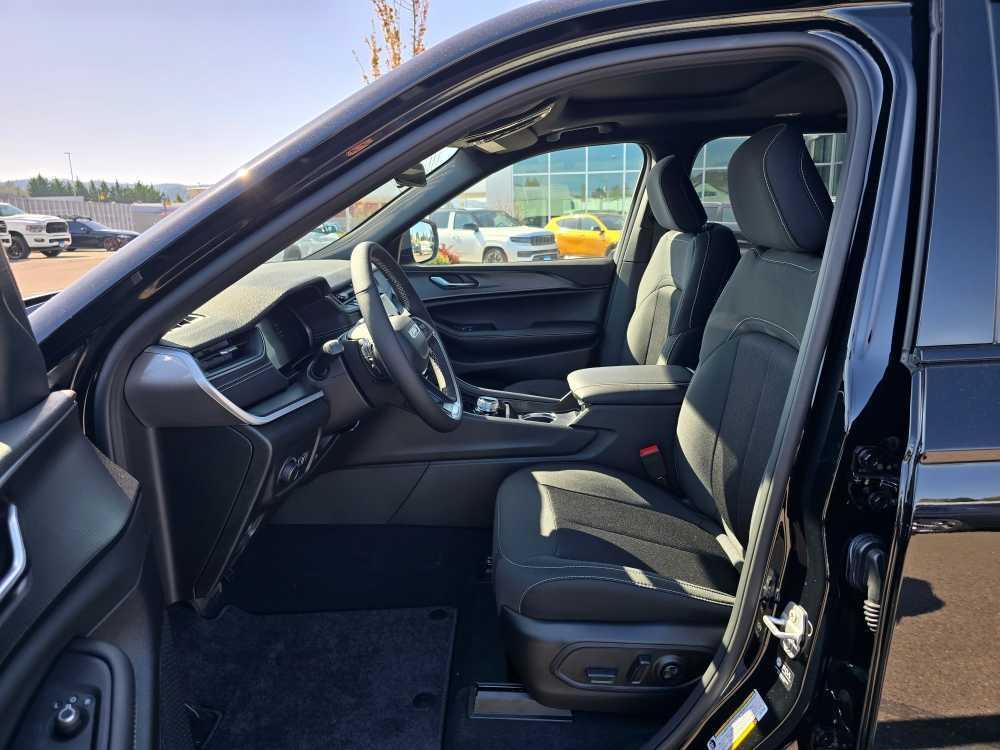 new 2025 Jeep Grand Cherokee L car, priced at $40,995