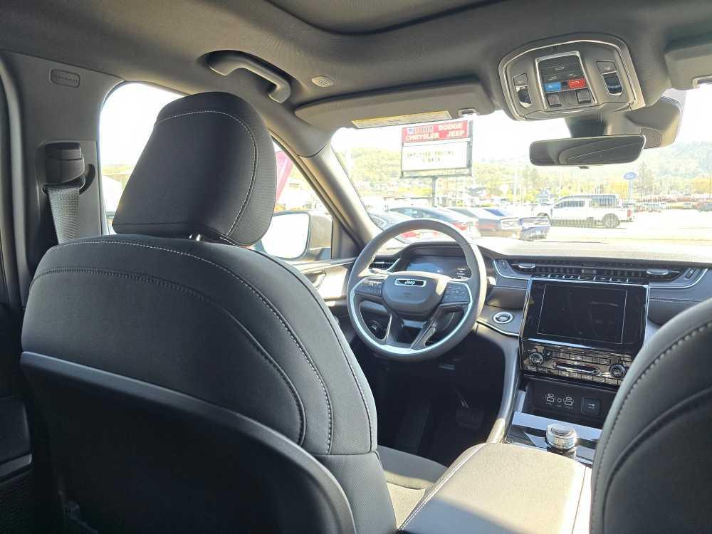 new 2025 Jeep Grand Cherokee L car, priced at $40,995