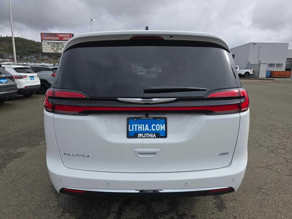new 2026 Chrysler Pacifica car, priced at $44,995