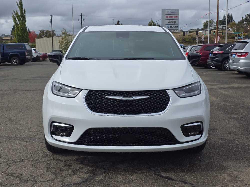 new 2026 Chrysler Pacifica car, priced at $44,995