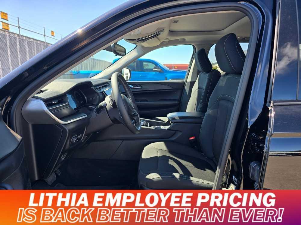 used 2023 Jeep Grand Cherokee car, priced at $33,995