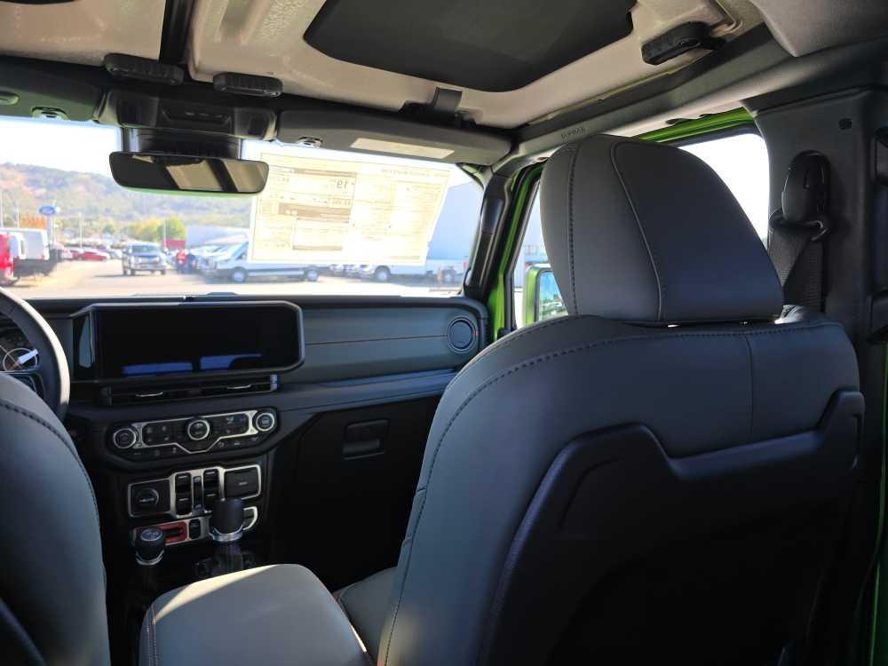 new 2025 Jeep Gladiator car, priced at $51,495