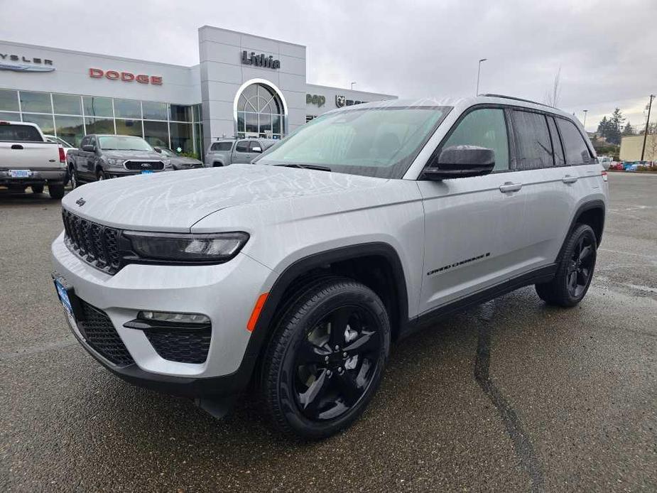 new 2025 Jeep Grand Cherokee car, priced at $46,995