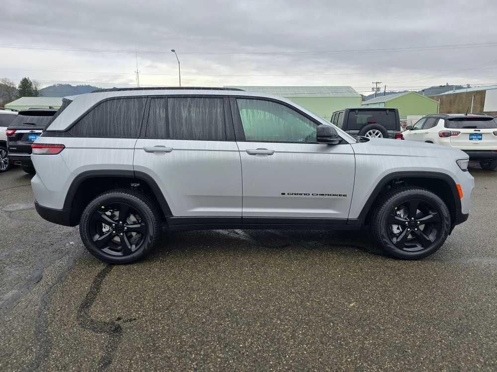 new 2025 Jeep Grand Cherokee car, priced at $45,495